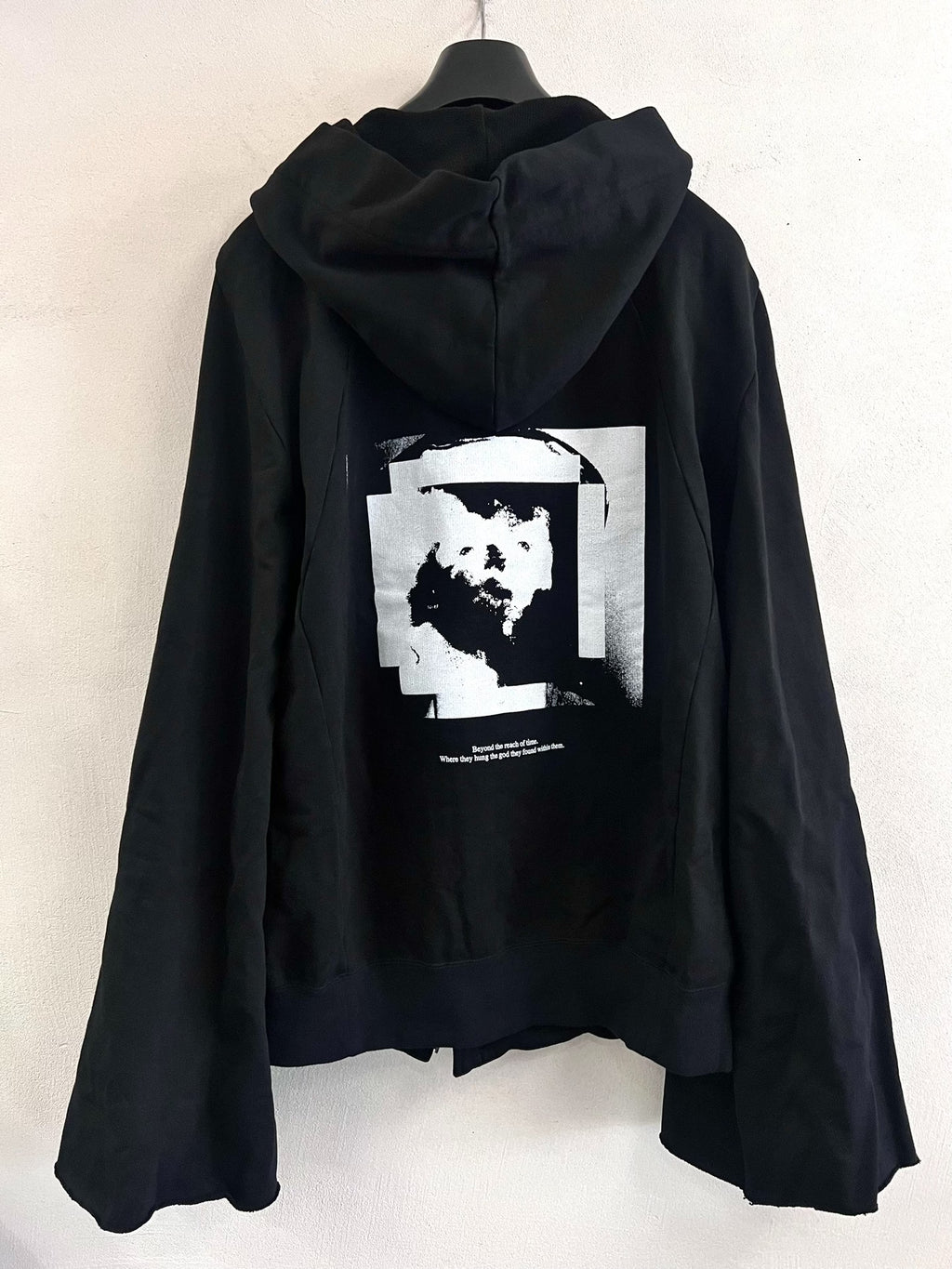 Julius_7 Side-Zip Flare Sleeve Hooded Sweatshirt