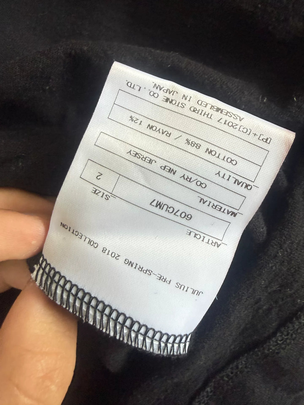 Julius V-Cut Turtleneck Nop Jersey Sweater