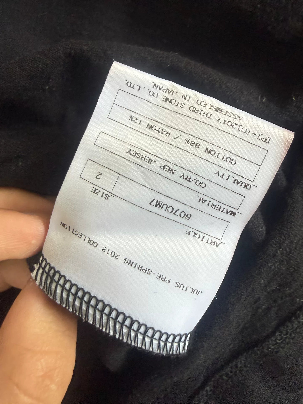 Julius V-Cut Turtleneck Nop Jersey Sweater